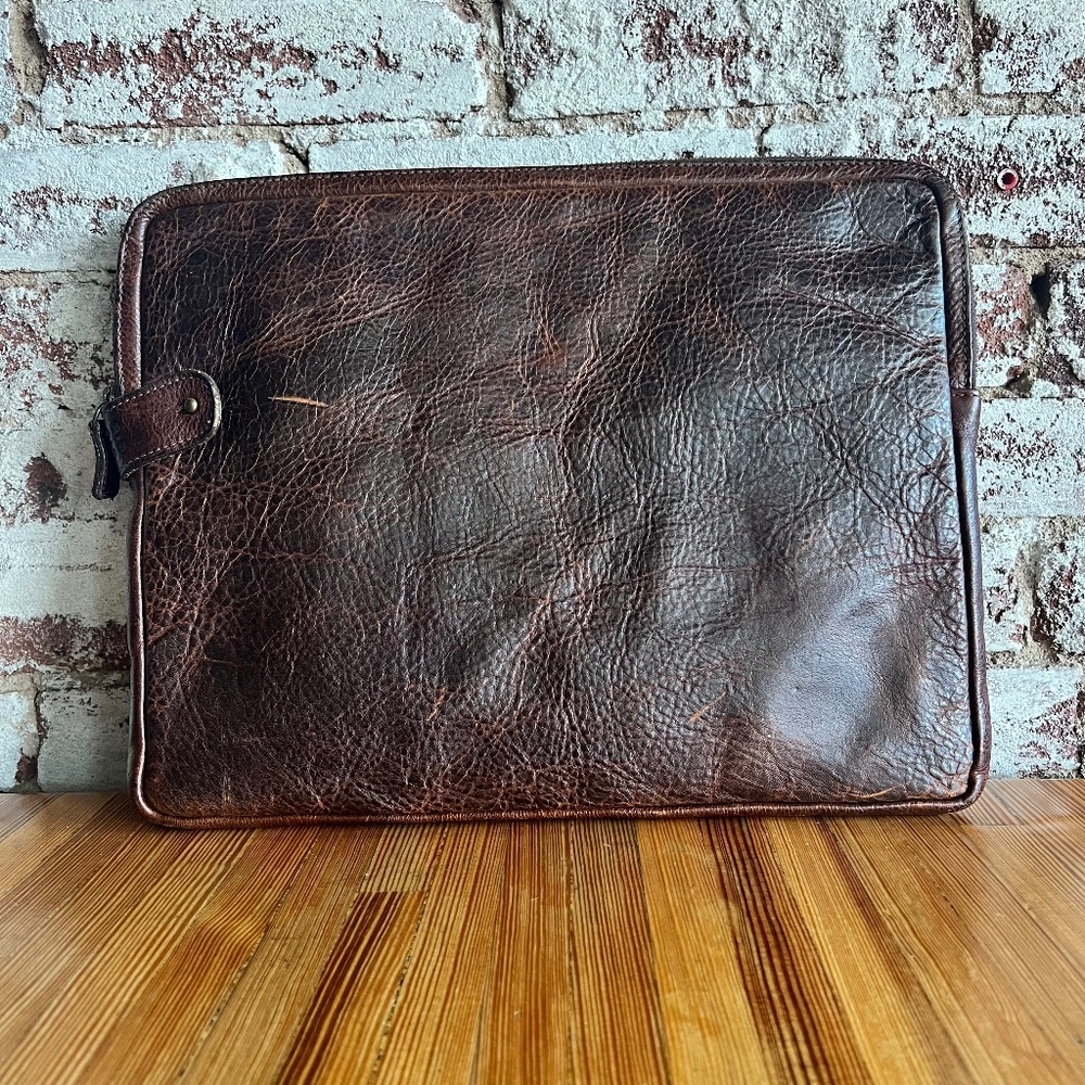 Moore and Giles Laptop Sleeve with Rechargable Battery, Titan Milled Brown